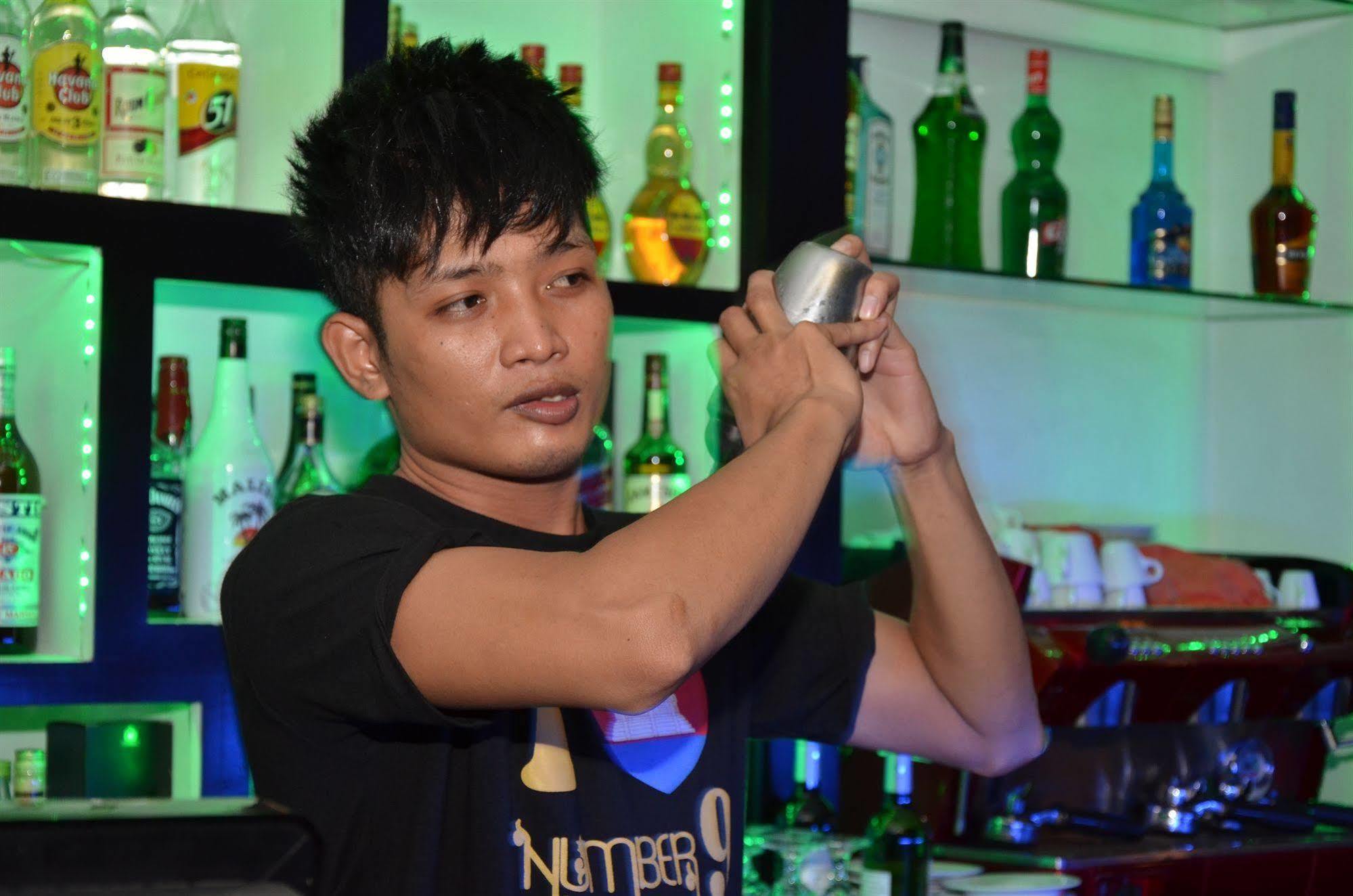 Number 9 Hotel Phnom Penh Exterior foto